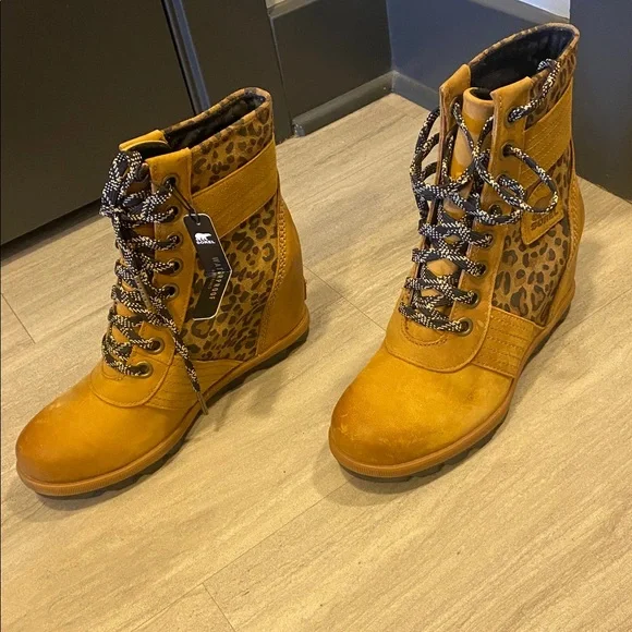 NWT Sorel Boot - Picture 3 of 5